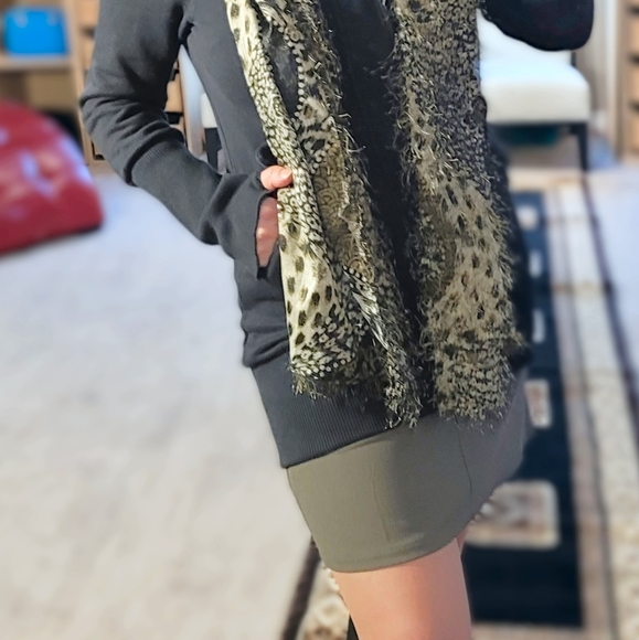 Izzue hooded coat - Picture 6 of 16